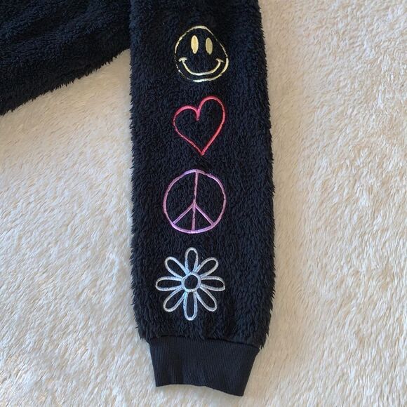 Derek Heart fuzzy sweater  - Picture 16 of 16